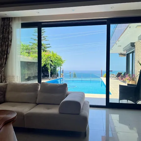 Σπίτι διακοπών With A View And Pool