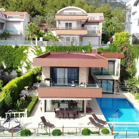 Σπίτι διακοπών With A View And Pool